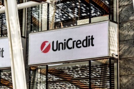 UniCredit Bank nabízí až 10 000 Kč novým klientům. Jak je můžete získat?