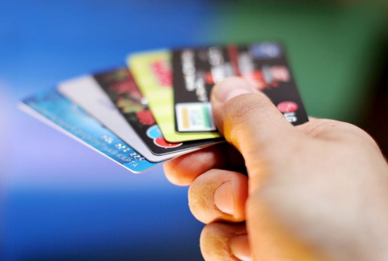 Jak se liší kreditní a debetní karta?